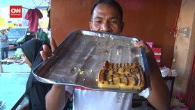 VIDEO: Kue Yahudi, Takjil Laris Manis Diborong Pembeli di Kota Ambon