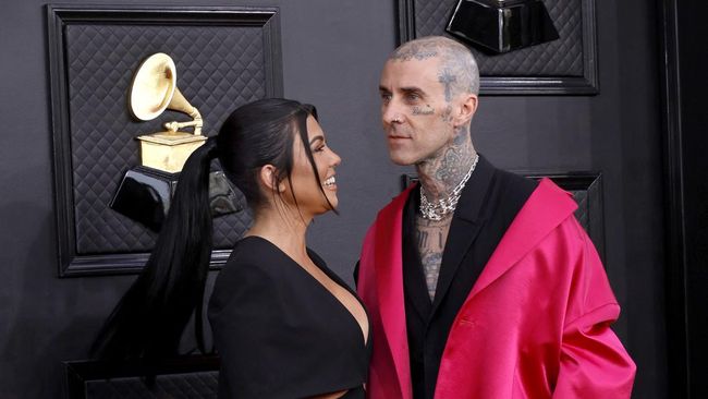 Mantan istri ikut buka suara soal pernikahan Travis Barker dan Kourtney Kardashian. 