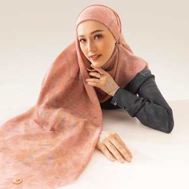 Adelia Pasha Siapkan Koleksi Busana untuk Hari Raya