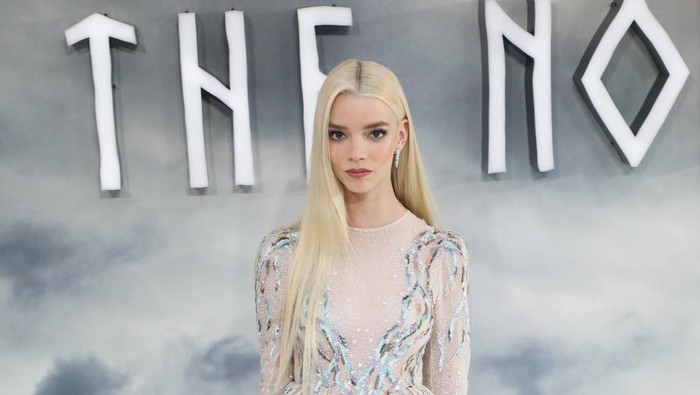 Beda Gaya Anya Taylor-Joy dan Eiza Gonzalez di Premiere Film Terbaru, Siapa Paling Stylish?