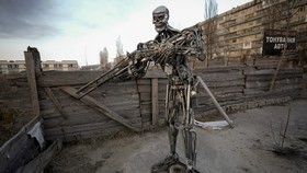 FOTO: 'Robot Terminator' Dikerahkan Ukraina Lawan Rusia