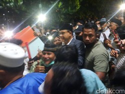 Teriakan Anies Presiden Menggema di Masjid Kampus UGM