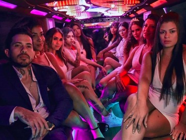 img-title Punya 9 Istri, Pria Ini Kewalahan dengan Jadwal Hubungan Seks