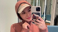 <p>Kini, semua sudah berjalan baik. Hubungan Ayana dengan keluarganya juga sudah membaik. Ia bahkan berhasil membuat adiknya, Ayden Moon ikut memeluk Islam. (Foto: Instagram @xolovelyayana)<br /><br /><br /></p>