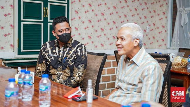 Wali Kota Medan Bobby Nasution menjamu Gubernur Jawa Tengah Ganjar Pranowo berbuka puasa di Rumah Makan Bintang Jalan Taruma Medan Petisah, Kamis (7/4).