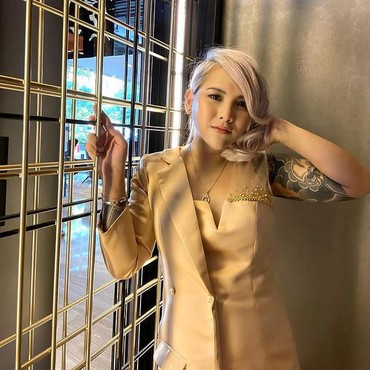 Aming Ngaku Queer, 7 Potret Terbaru Evelyn Sang Mantan Istri Jadi Sorotan