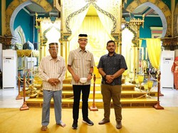 Berkunjung ke Medan, Ganjar Napak Tilas Bung Karno di Istana Maimun