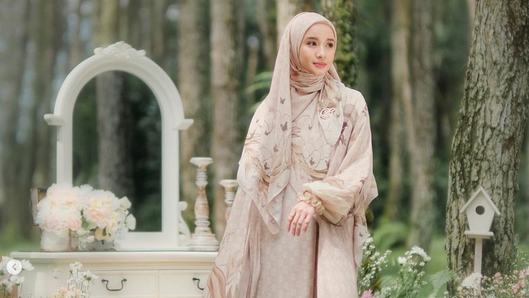 Gaya hijab Laudya Cynthia Bella. Gaya hijab Laudya Cynthia Bella.