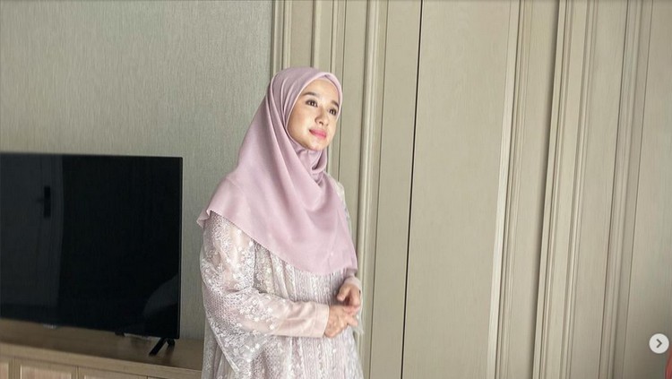 Gaya hijab Laudya Cynthia Bella. Gaya hijab Laudya Cynthia Bella.