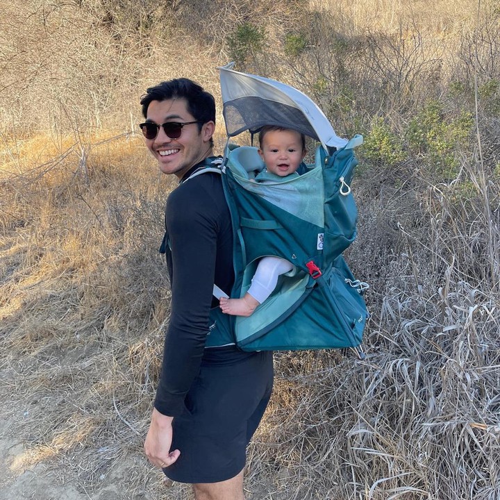 <p>Beberapa waktu yang lalu, aktor 35 tahun ini merayakan ulang tahun pertama Lyla. (Foto: Instagram @henrygolding)<br /><br /><br /></p>