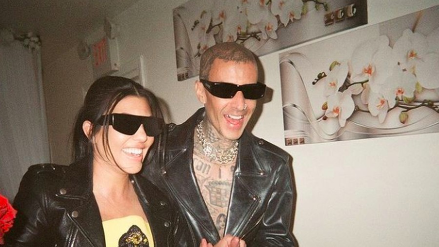 Kourtney Kardashian & Travis Barker Menikah