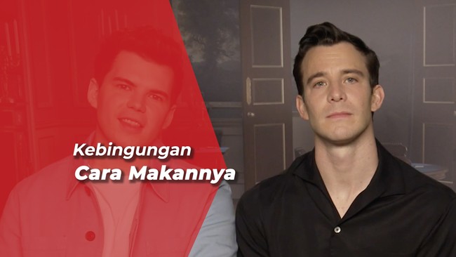 Luke Newton 'Bridgerton' Makan Lemper, Bungkus Daun Ikut Dilahap