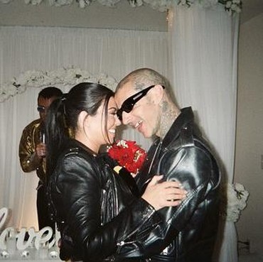 Travis Barker Dilarikan ke RS, Anak Panjatkan Doa