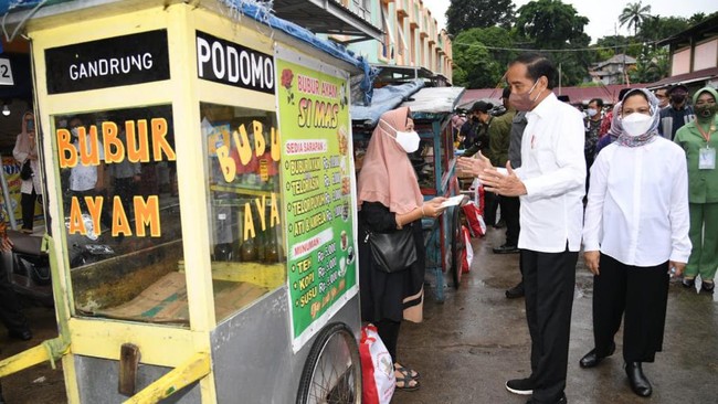 Polri mengklaim menggunakan cara menelusuri ke tempat calon penerima BLT minyak goreng alias on the spot.