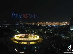 Romantis dan Mewah, Pria Pakai 150 Drone Lamar Kekasih