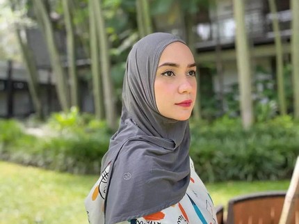 7 Potret Putri Anne, Istri Arya Saloka yang Mantap Berhijab setelah Mualaf
