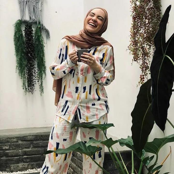 <p>Dikenal sebagai artis berhijab, tak banyak yang tahu bahwa Putri Anne sebenarnya merupakan seorang mualaf. (Foto: Instagram @putriannesalokaa)</p>