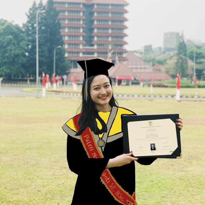 <p>Pada Agustus 2020 lalu, Puteri Modiyanti lulus dari Universitas Indonesia, Bunda. Ia meraih gelar sarjana. (Foto: Instagram @putmod)</p>