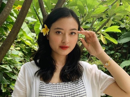 7 Potret Cantik Puteri Modiyanti, Anak Sandy Harun yang Kini Sudah Dewasa
