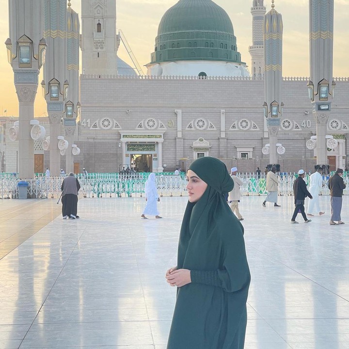 <p>Sana tak menampik bahwa hidupnya begitu diberkati sejak menjadi artis. Namun, ia telah menyadari tentang tujuannya hidup di dunia adalah untuk mengikuti perintah Sang Pencipta. (Foto: Instagram @sanakhaan21)</p>