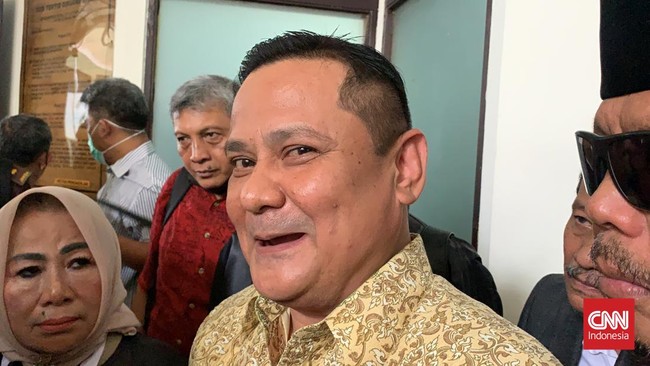 Napoleon mempertanyakan kepada dokter yang memeriksa Kace soal jenis kekerasan tumpul yang dialami Kace di dalam rutan Bareskrim.