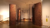 <p>Pada Januari 2022 kemarin, Museum Macan juga membuka tema Present Continous, nih. Di sini, Bunda bisa melihat karya Babad Tanah Terrakota yang sangat unik dan artistik. (Foto: Dokumentasi Pribadi HaiBunda)</p>