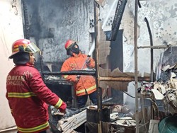 Tabung Gas Bocor, Warung Bakso di Bintaro Tangsel Terbakar