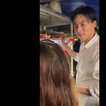 Gorengan Penggoda Iman, Penjual Ganteng Tinggi bak Oppa Drakor