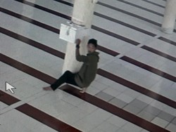 Pria di Polman Curi Isi Kotak Amal Masjid, Aksinya Terekam CCTV