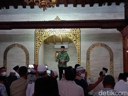 Anies Masih di Jogja, Susuri Malioboro-Nostalgia dengan Guru SMPN 5