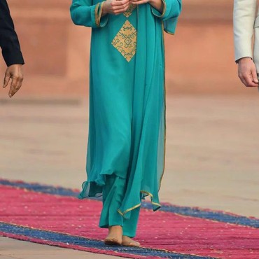 Bikin Adem, 6 Selebriti Bule Ini Makin Cantik Tampil Pakai Kerudung