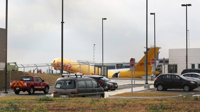 Pesawat kargo Boeing 757-200 tergelincir saat melakukan pendaratan darurat di Bandara Internasional Juan Santamaria, pada Kamis (7/4) waktu setempat.