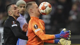 FOTO: 2 Gol Cantik Eintracht Frankfurt vs Barcelona