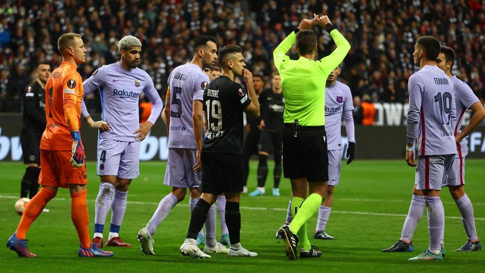 FOTO: 2 Gol Cantik Eintracht Frankfurt vs Barcelona