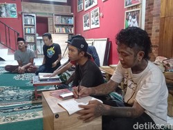 Dari Punk Jadi Pink, Kisah Sukses Sekolah Agama Tasawuf Underground