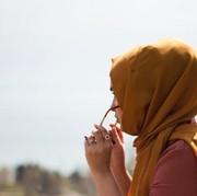 Rambut Bau Apek Saat Berhijab? Ini Kiat untuk Mencegah dan Mengatasinya