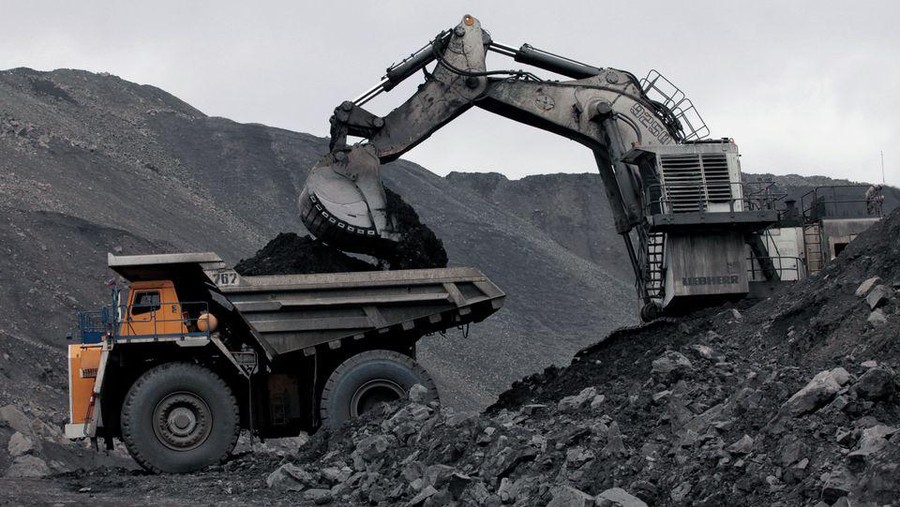 A machine loads a BelAZ dump-body truck with coal at the Chernigovsky opencast colliery, outside the town of Beryozovsky, Kemerovo region, Siberia, Russia, April 4, 2016. REUTERS/Ilya Naymushin/File Photo