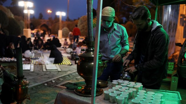 FOTO: Khusyuk dan Sunyi Ramadan di Tehran