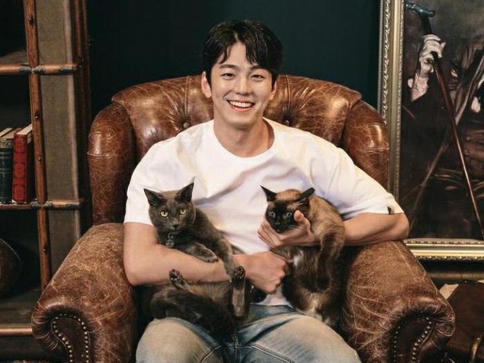 Kim Min Kyu pecinta kucing/ Foto: instagram.com/mingue.k