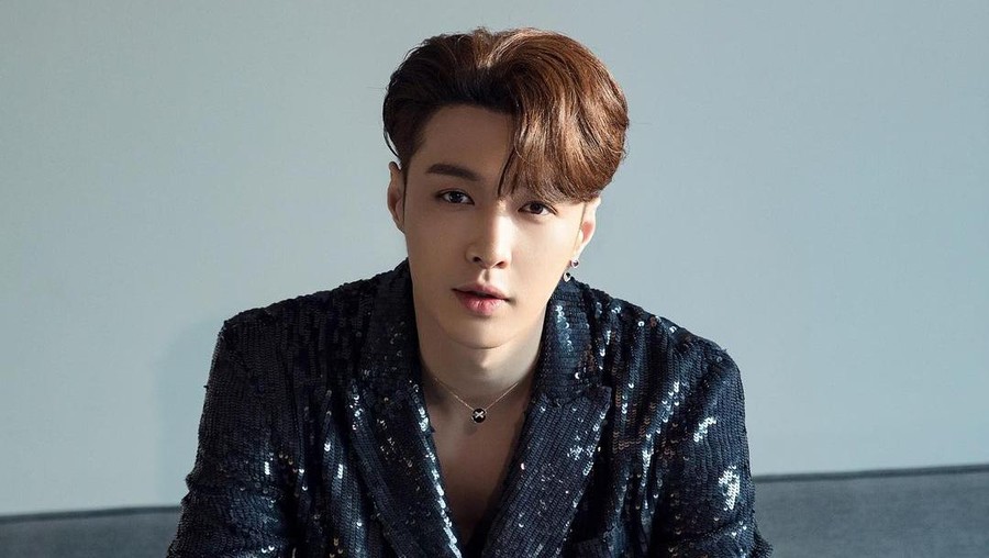 Lay EXO Umumkan Keluar dari SM Entertainment Lewat Sepucuk Surat