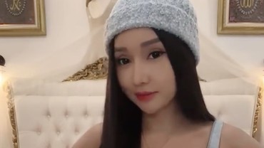 Bikin Ngakak, Lucinta Luna Kagetkan Pria Bule Pakai Suara Khodam