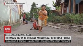 VIDEO: Ngabuburit dengan Bermain Tarik Upih