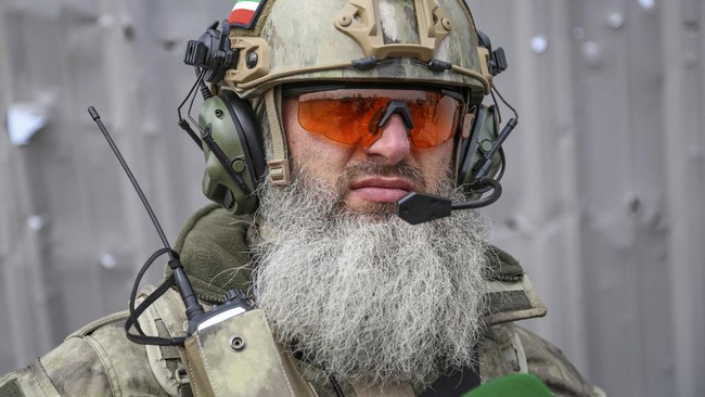 Berikut Kilas Internasional hari ini Rabu (14/6) mulai dari profil pasukan Chechen Akhmat sampai kapal patroli China di LCS.