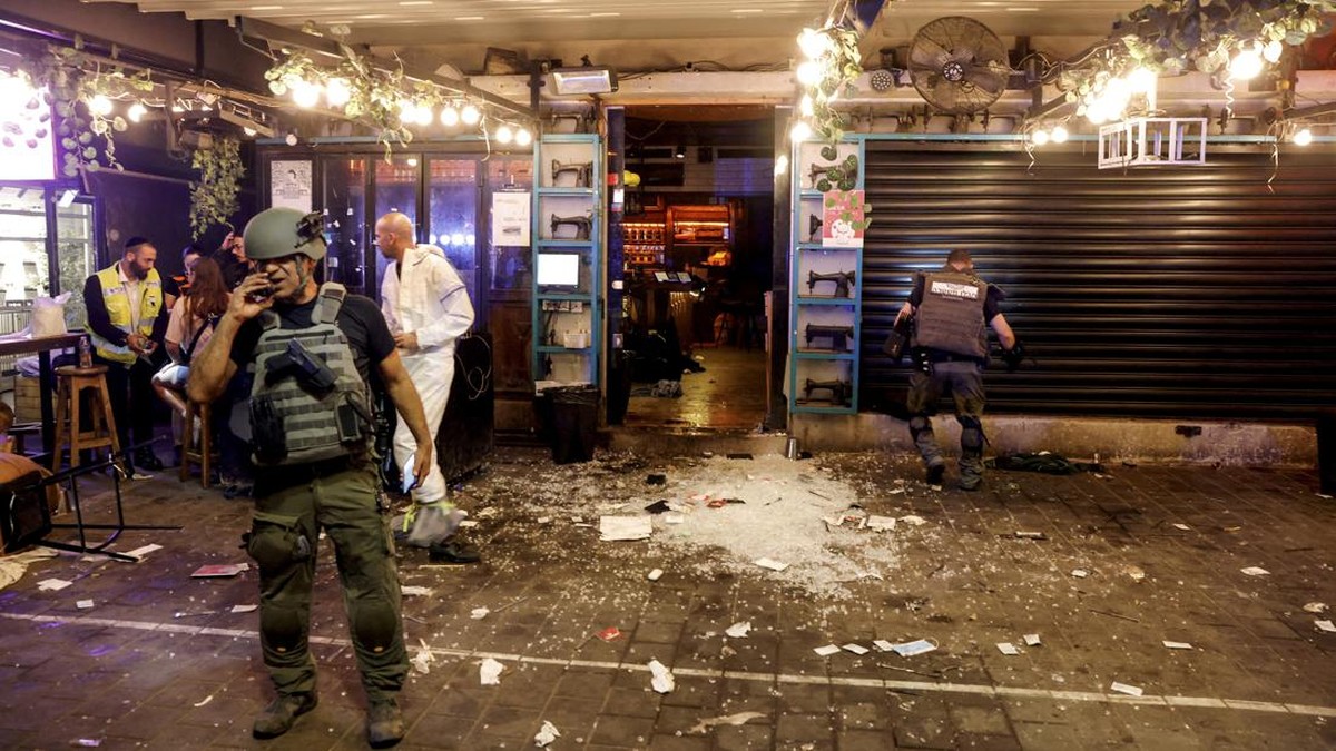FOTO: Detik-detik Usai Penembakan di Bar Tel Aviv Israel, Pelaku Buron