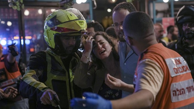 FOTO: Detik-detik Usai Penembakan di Bar Tel Aviv Israel, Pelaku Buron