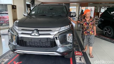 Pengusaha Asal Karawang Beli Mobil Mewah Rp660 Juta Pakai Uang Koin
