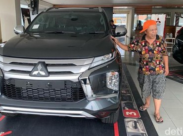 img-title Pengusaha Asal Karawang Beli Mobil Mewah Rp660 Juta Pakai Uang Koin