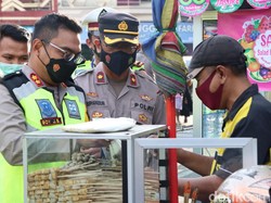 Girangnya PKL Nganjuk Saat Dagangannya Diborong untuk Ngabuburit