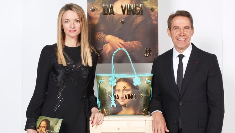 Pose Delphine Arnault (kiri) saat kolaborasi Louis Vuitton dengan seniman asal Amerika Serikat Jeff Koons (kanan). Pose Delphine Arnault (kiri) saat kolaborasi Louis Vuitton dengan seniman asal Amerika Serikat Jeff Koons (kanan).