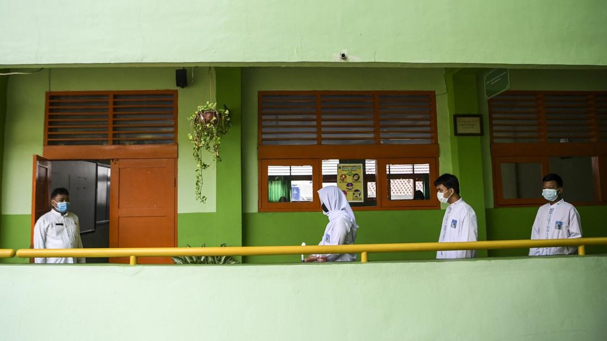 FOTO: Aktivitas PTM 100 Persen di Sekolah Jakarta